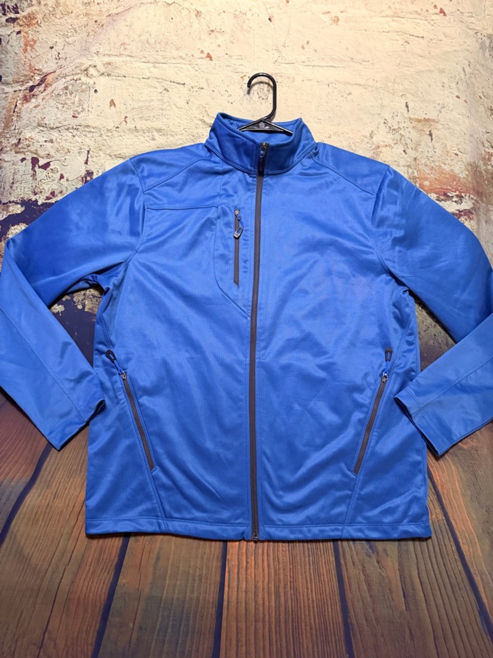 Men's Performance Full-Zip Jacket in Vibrant Blue